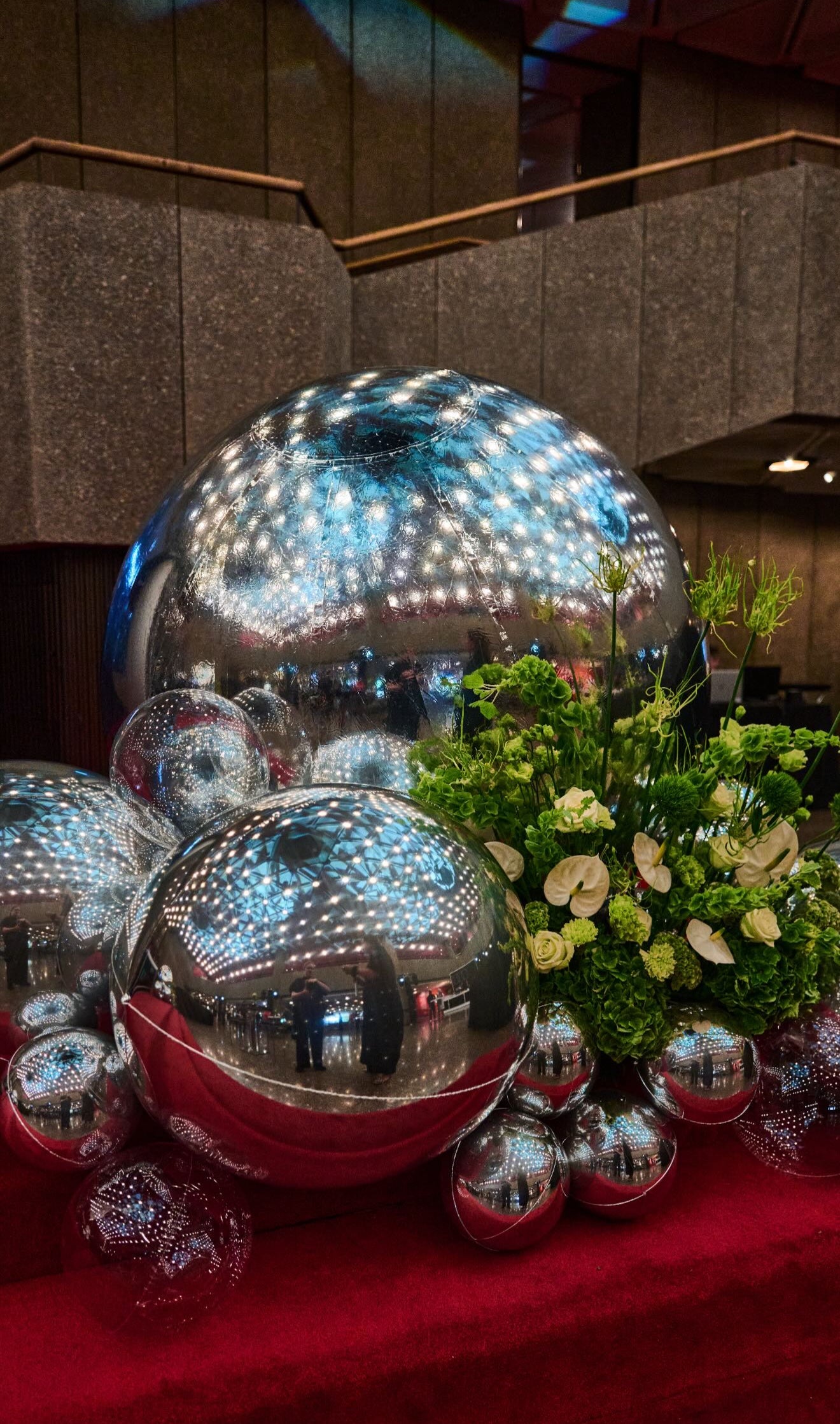 GIANT MIRROR BALLOON RENTALS