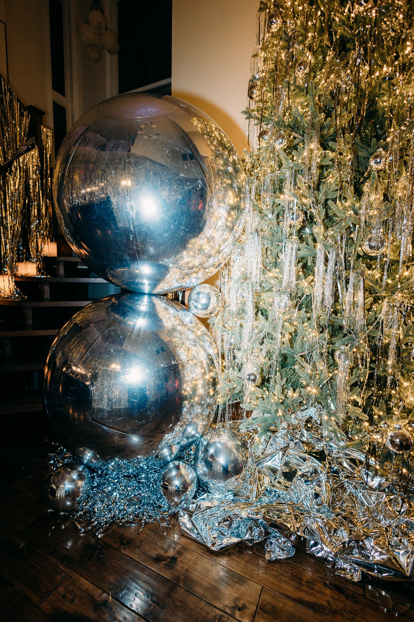 GIANT MIRROR BALLOON RENTALS