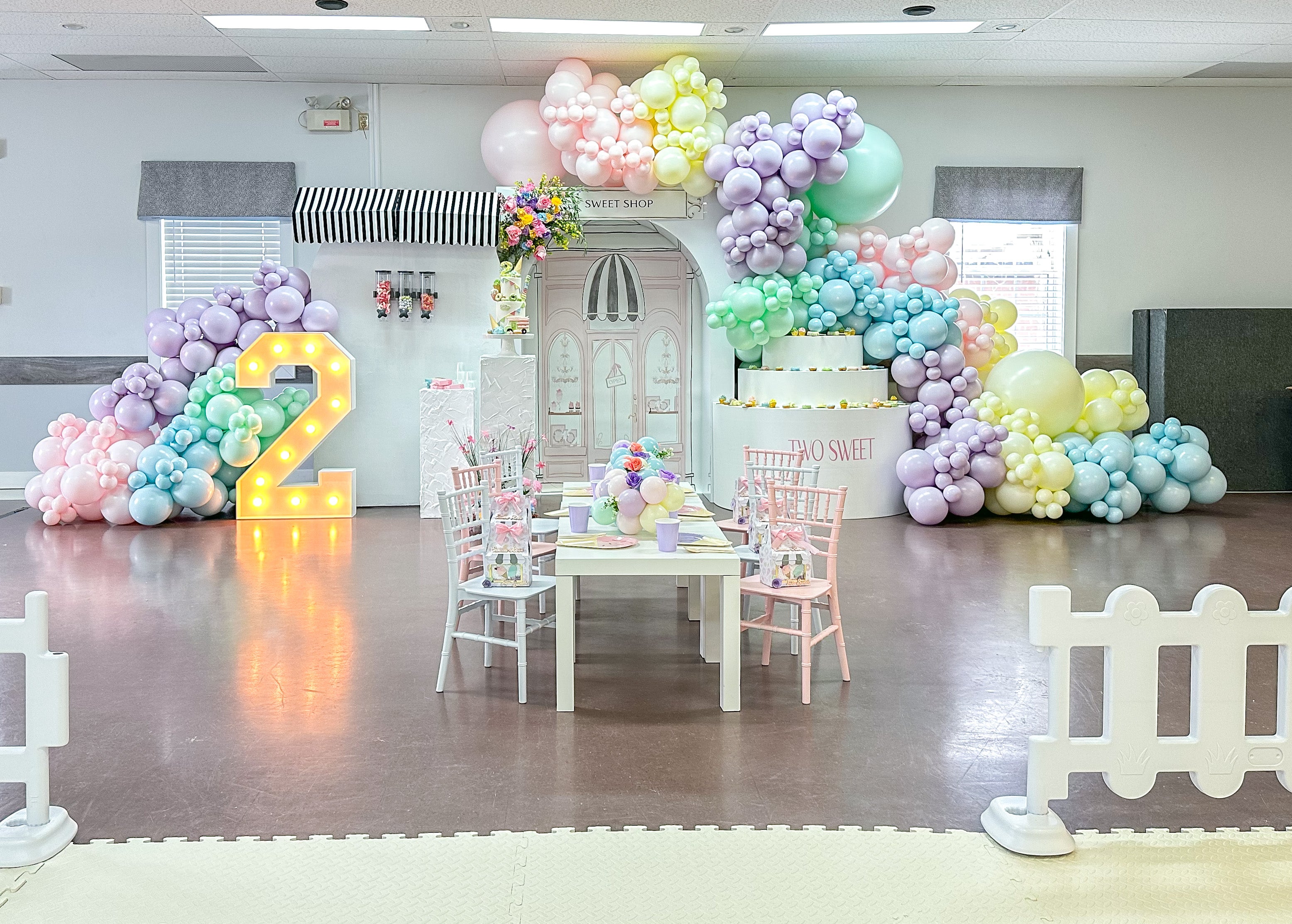 BACKDROP & BALLOON INSTALLATION